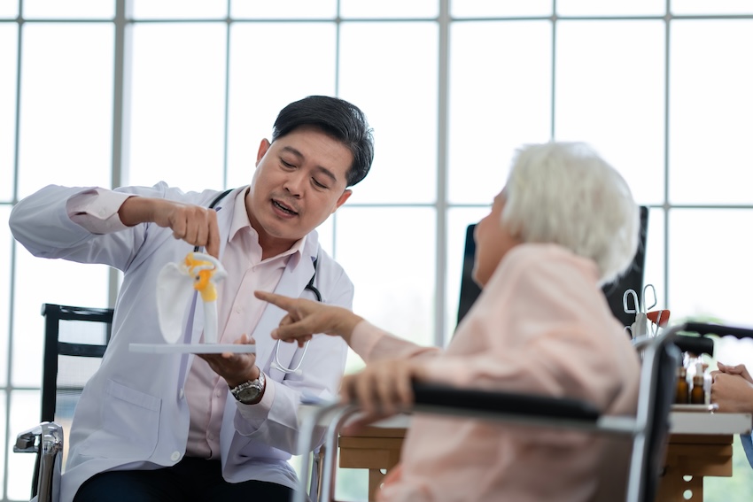 Active senior couple hiking pain-free after successful PRP therapy treatment at Verisipine Atlanta